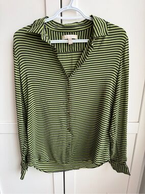 Banana Republic 100% Silk Striped Button Down Blouse Going Out Top Size Small